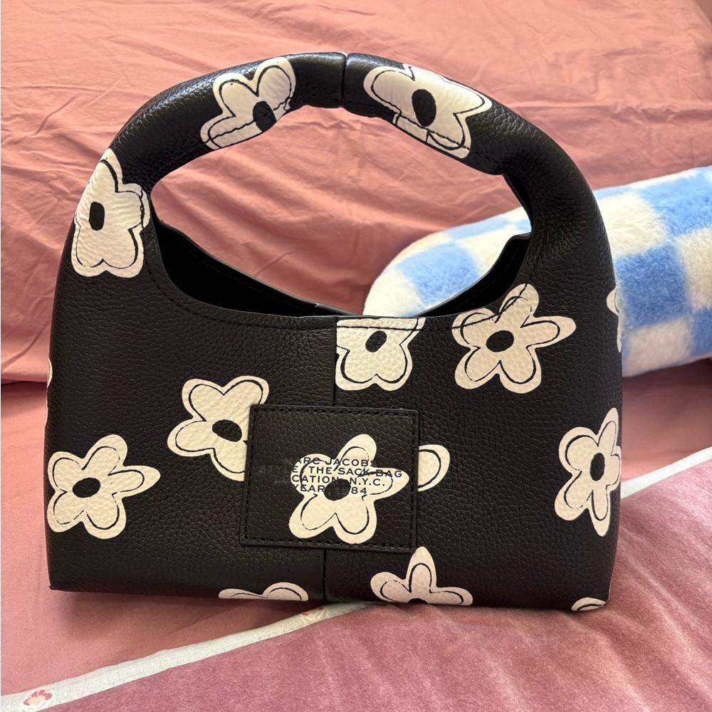 Marc Jacobs Black and White Floral Shoulder Bag - Picture 2 of 4